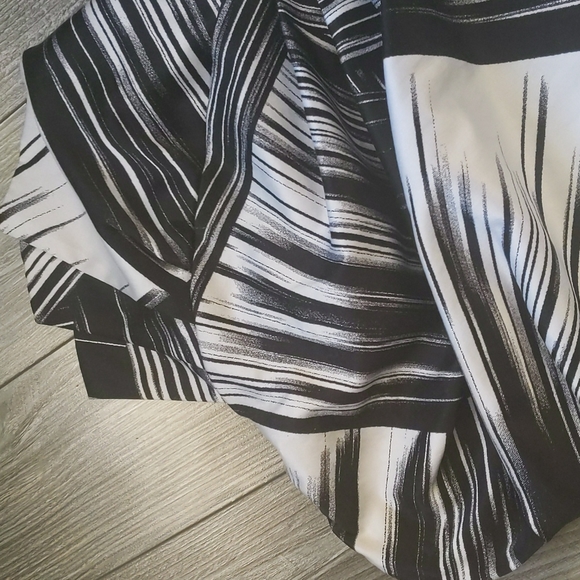 LAST CHANCE! Black and White Strapless Dress size 7 - Picture 2 of 5